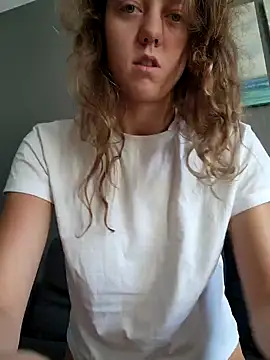 Snapshot of Eveline_Beauty_Kitty chatting on 10.08.25 Eveline Beauty Kitty online show from 10.08.25