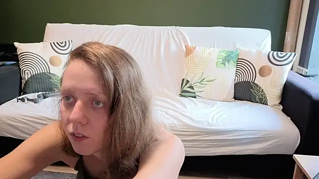 Snapshot of Eveline_Beauty_Kitty chatting on 10.21.25 Eveline Beauty Kitty online show from 10.21.25