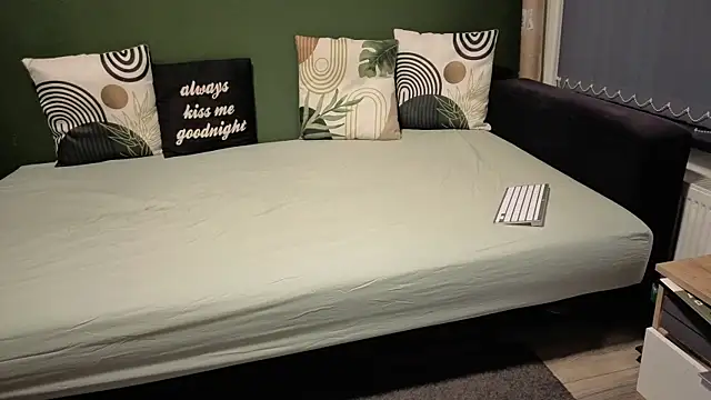 Snapshot of Eveline_Beauty_Kitty chatting on 11.16.25 Eveline Beauty Kitty online show from 11.16.25