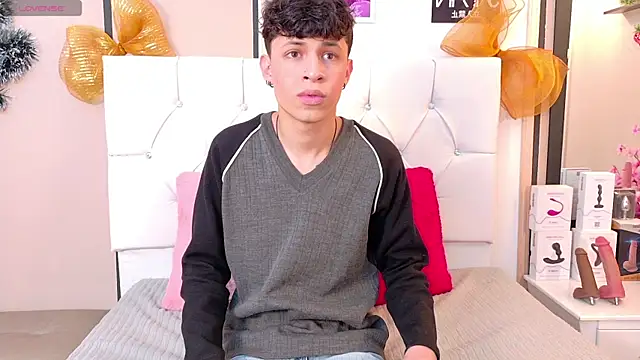 Axel  Evans online show from 12.15.25