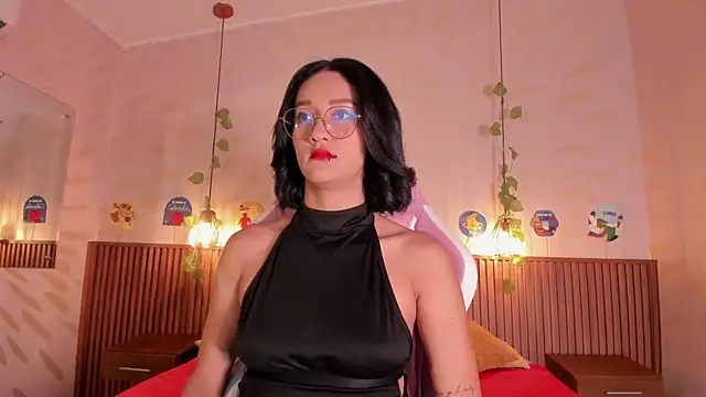 Snapshot of daphne_courtis chatting on 07.03.26 daphne courtis online show from 07.03.26