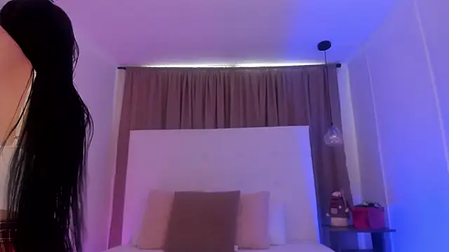 M0lly Beckers online show from 11.06.25