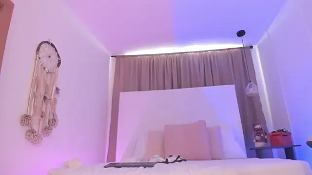 M0lly Beckers online show from 11.11.25