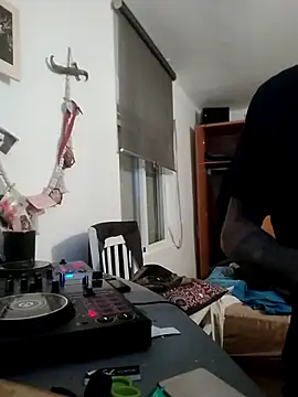 Snapshot of Zk1980 chatting on 10.27.25 Zk1980 online show from 10.27.25