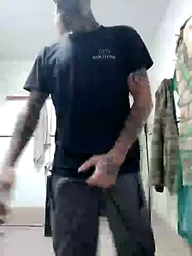 Snapshot of Zk1980 chatting on 10.27.25 Zk1980 online show from 10.27.25