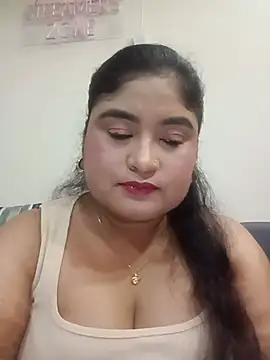 Snapshot of hornyriyanka chatting on 06.26.26 hornyriyanka online show from 06.26.26