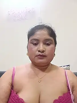 Snapshot of hornyriyanka chatting on 07.14.26 hornyriyanka online show from 07.14.26