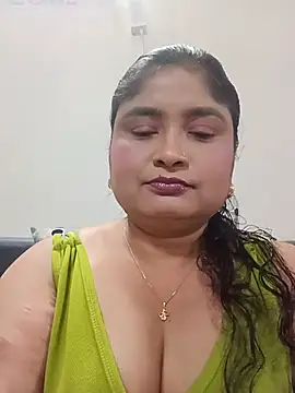 Snapshot of hornyriyanka chatting on 07.15.26 hornyriyanka online show from 07.15.26