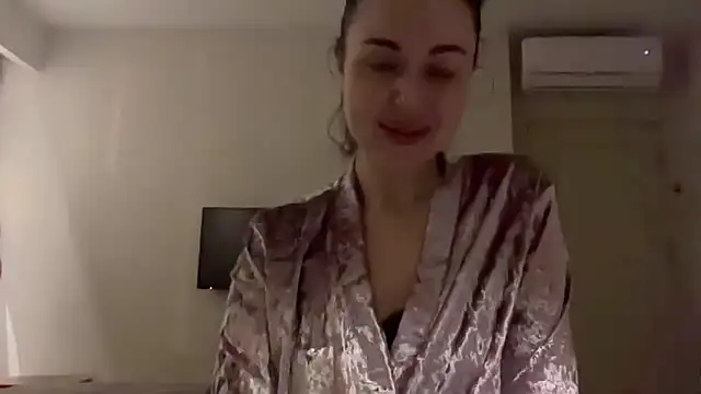 Snapshot of Gilin1 chatting on 02.13.26 Gilin1 online show from 02.13.26