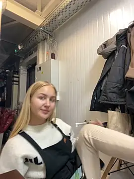 Snapshot of CandyVice chatting on 09.19.25 CandyVice online show from 09.19.25