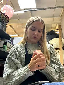 Snapshot of CandyVice chatting on 10.17.25 CandyVice online show from 10.17.25