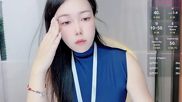 Snapshot of Bella_Ava chatting on 10.20.25 Bella Ava online show from 10.20.25