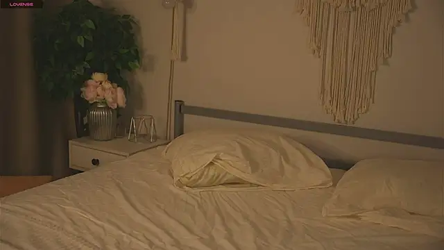 Snapshot of Lu__Lane chatting on 09.17.25 Lu Lane online show from 09.17.25