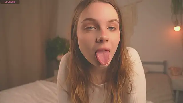 Snapshot of Lu__Lane chatting on 09.23.25 Lu Lane online show from 09.23.25