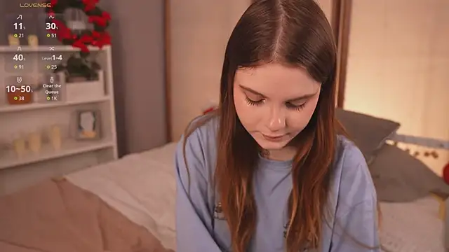 Snapshot of Lu__Lane chatting on 12.16.25 Lu Lane online show from 12.16.25