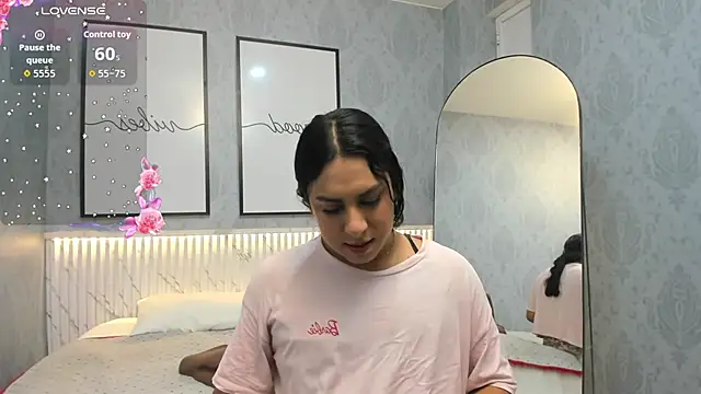 Snapshot of Ximenahott_ chatting on 10.05.25 Ximenahott online show from 10.05.25