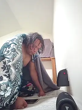 Snapshot of uratre chatting on 12.20.25 uratre online show from 12.20.25