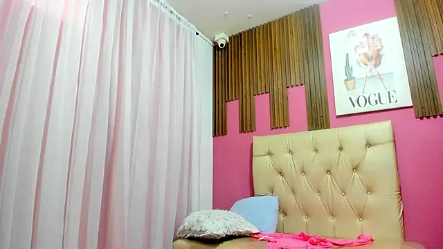 Lucia Spear online show from 11.26.25