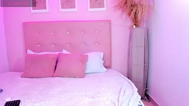 Snapshot of ANNIE_DOLCE_ chatting on 09.26.25 ANNIE DOLCE online show from 09.26.25