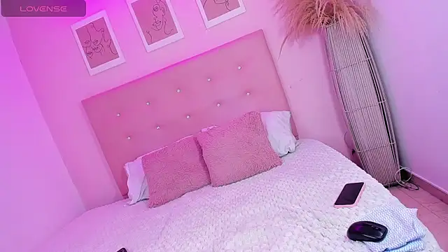 Snapshot of ANNIE_DOLCE_ chatting on 10.23.25 ANNIE DOLCE online show from 10.23.25