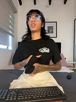 TweetiePieXXX online show from 03.17.26