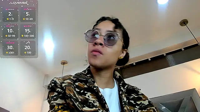 Hanna Cornee  online show from 10.17.25