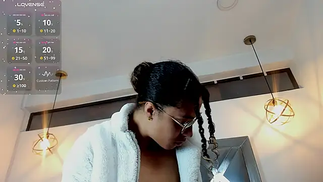 Hanna Cornee  online show from 11.26.25