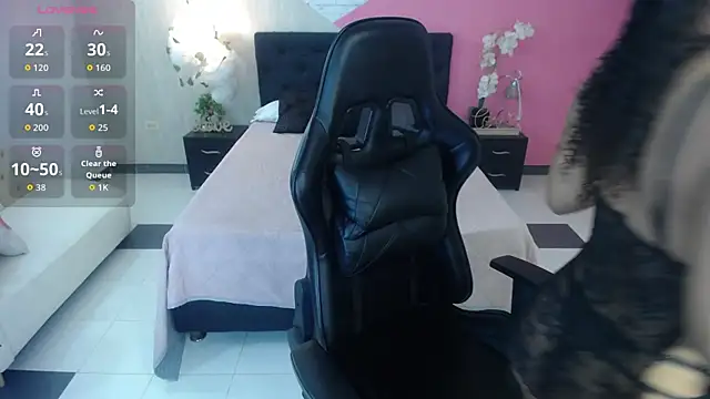 Snapshot of sophia_brunette_ chatting on 10.13.25 sophia brunette online show from 10.13.25