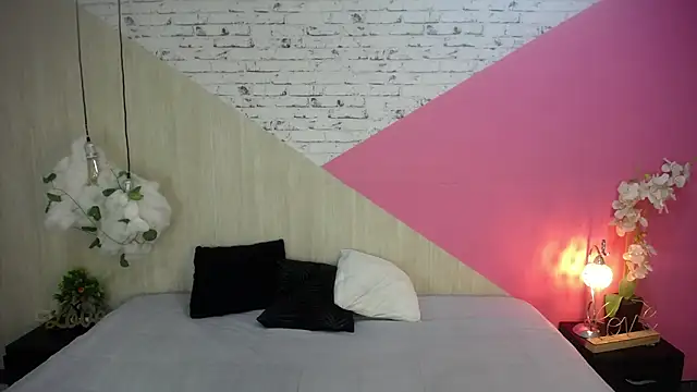 Snapshot of sophia_brunette_ chatting on 11.30.25 sophia brunette online show from 11.30.25