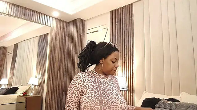 Snapshot of SheilaCoopers_ chatting on 10.24.25 SheilaCoopers online show from 10.24.25