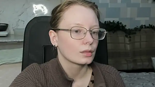 Snapshot of Rommia chatting on 10.29.25 Rommia online show from 10.29.25