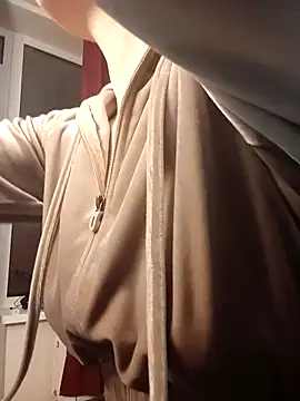 Snapshot of Rommia chatting on 12.16.25 Rommia online show from 12.16.25