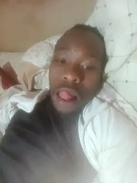 Snapshot of KingBonga chatting on 09.28.25 KingBonga online show from 09.28.25