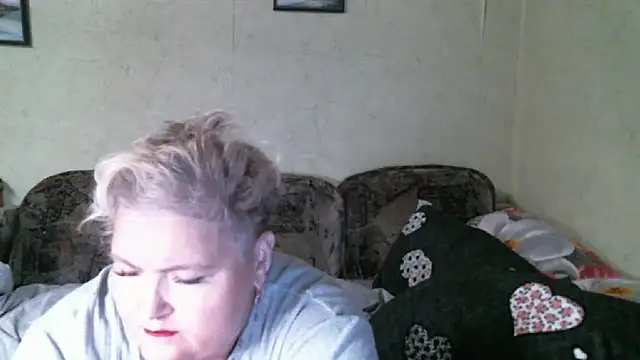 Snapshot of Lana555 chatting on 12.04.25 Lana555 online show from 12.04.25