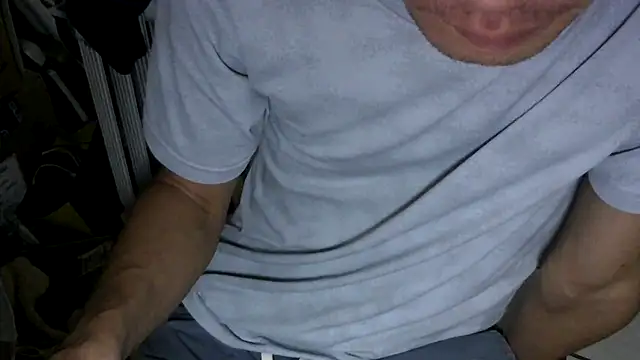 Snapshot of winds1069 chatting on 10.26.25 winds1069 online show from 10.26.25