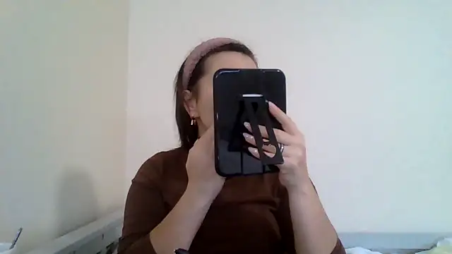 Snapshot of DInaraXRose chatting on 10.21.25 DInaraXRose online show from 10.21.25