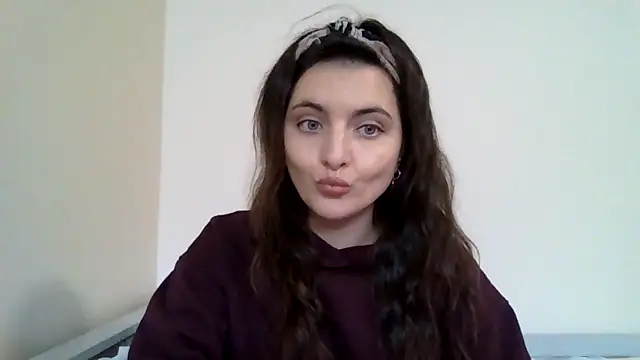 Snapshot of DInaraXRose chatting on 11.18.25 DInaraXRose online show from 11.18.25