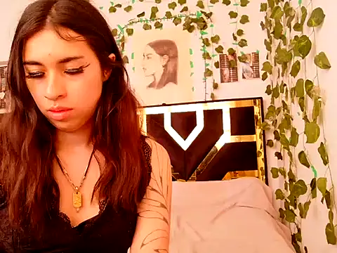 lucywhite13 online show from 10.21.25