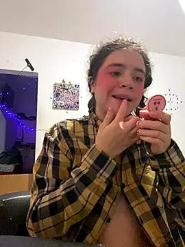 Snapshot of Lucy_YupiSweet chatting on 10.31.25 Lucy YupiSweet online show from 10.31.25