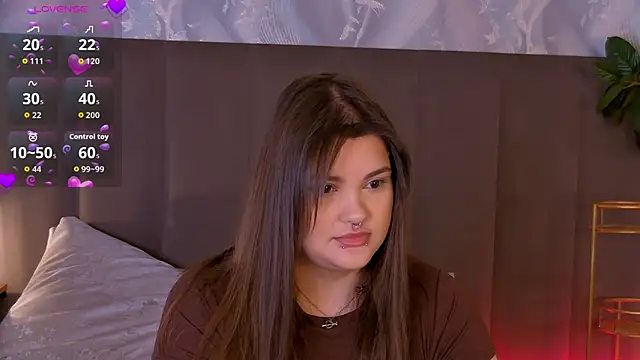 Snapshot of EmilyHyde chatting on 02.25.26 EmilyHyde online show from 02.25.26