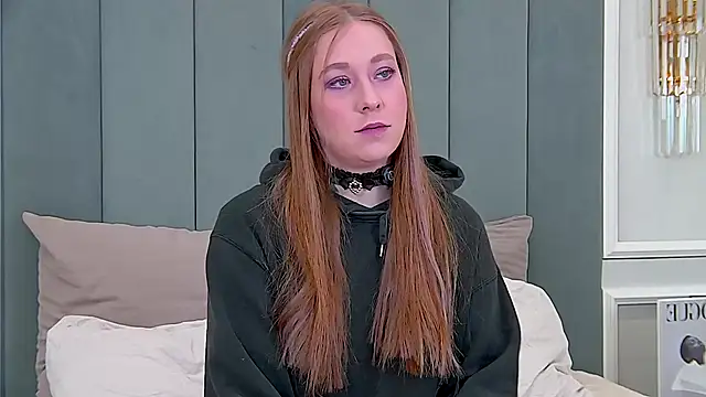 Snapshot of MiaEuphoria_ chatting on 12.02.25 MiaEuphoria online show from 12.02.25