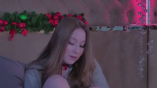 Snapshot of MiaEuphoria_ chatting on 12.14.25 MiaEuphoria online show from 12.14.25