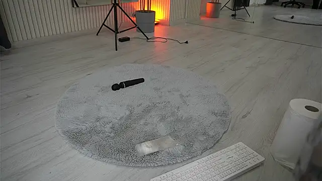 EmmaBlanco online show from 10.08.25