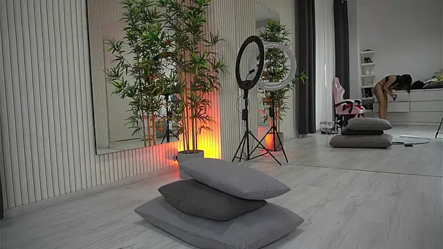 EmmaBlanco online show from 10.09.25