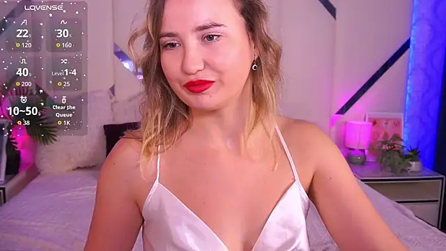 Snapshot of SofieBloom chatting on 10.09.25 SofieBloom online show from 10.09.25
