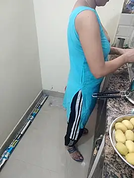 Snapshot of Pihu_Chopra chatting on 09.29.25 Pihu Chopra online show from 09.29.25