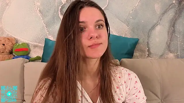 Snapshot of chloemilka chatting on 06.20.26 chloemilka online show from 06.20.26