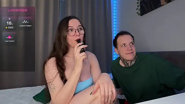 Snapshot of wwow_meow chatting on 12.05.25 wwow meow online show from 12.05.25