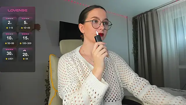 Snapshot of wwow_meow chatting on 12.16.25 wwow meow online show from 12.16.25