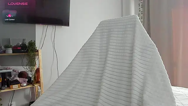 Snapshot of wwow_meow chatting on 02.13.26 wwow meow online show from 02.13.26